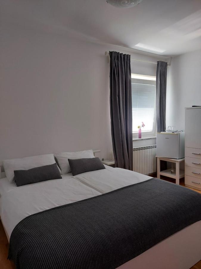 Guesthouse Pri Mihelovih Сезана Экстерьер фото